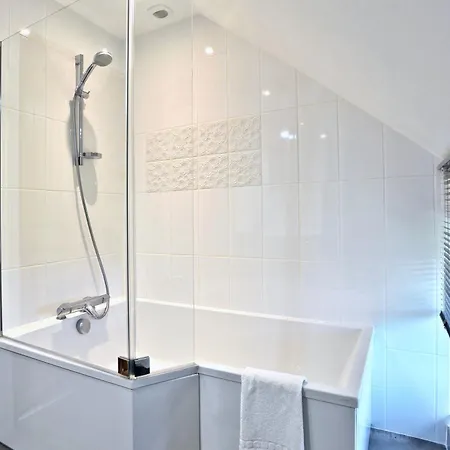 Casa vacanze Le Domaine Du Douet Du Houle, Piscine & Spa, 2-19p *